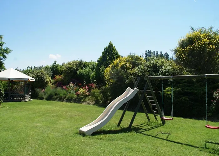 In With Pool & Garden Casa de Férias